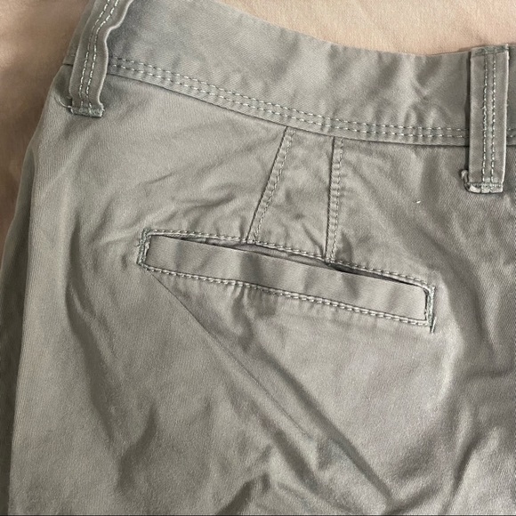 3 for $30 Old Navy Perfect Shorts - Picture 6 of 13